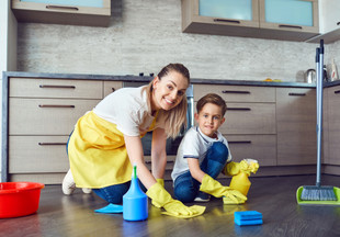 Помощник растет: домашние дела, которые под силу детям от 2 до 6 лет