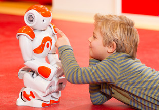 Будущее уже наступило: в детских садах Сеула появились... роботы-воспитатели
