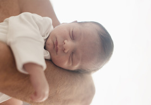 Когда должен закрыться родничок у новорождённых: норма, причины и признаки нарушений