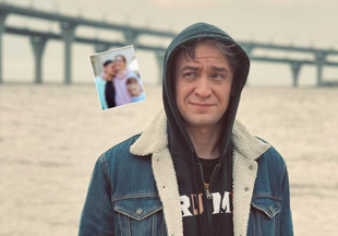 В ярких цветах: Кирилл Жандаров поделился кадром семейной фотосессии с женой и сыном