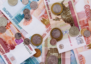 До 500 000 рублей: эксперт рассказал, куда стоит вкладывать небольшие сбережения во время санкций