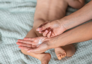 Крем под подгузник: какой лучше всего использовать для новорожденных?
