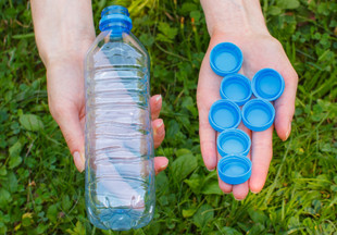 Бесплатная игрушка: как сделать вместе с ребенком машинку из пластиковой бутылки