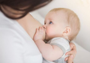 Как правильно кормить малыша грудью: основные правила и пошаговая инструкция для мам
