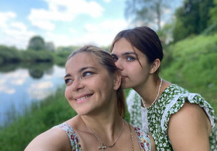 Это так скучно: Ирина Пегова рассказала, кем хочет стать ее 15-летняя дочь