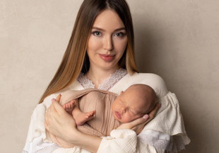 Устала мама: Анастасия Костенко рассказала, когда закончит кормить грудью сына