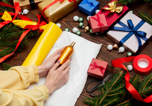 С помощью простой салфетки: как упаковать маленький подарок, чтобы вызвать вау-эффект