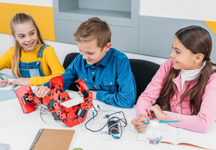 Робототехнику и программирование включат в программу обучения с детского сада