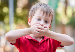 Невролог пояснил, почему ребенок поздно начинает говорить