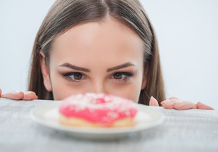 Теперь и вы знаете: диетолог назвала 3 причины, почему во второй половине дня хочется сладкого