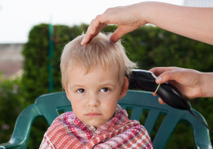 Инструкция: как подстричь ребенка дома