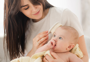 Расческа для новорожденных: зачем она нужна и как выбрать лучшую?