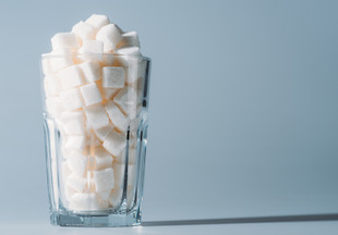 Скрытый сахар: Роспотребнадзор назвал простой способ найти его в продуктах