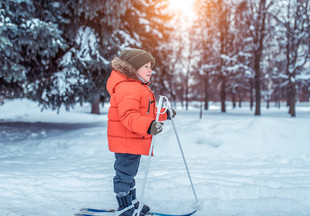 Лыжня зовет! Как подобрать детские лыжи и экипировку к ним