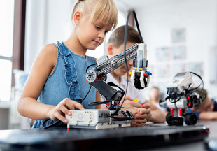 Робототехника для детей: история создания и строение роботов