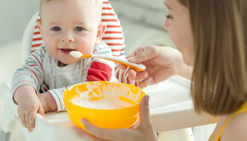 Прикорм в 5 месяцев: что можно давать ребенку, а какие продукты под запретом