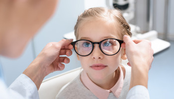 Борются ли родители девочек с внешними дефектами зрения чаще, чем родители мальчиков