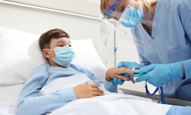 Коварная «дельта»: опасен ли для детей новый штамм коронавируса
