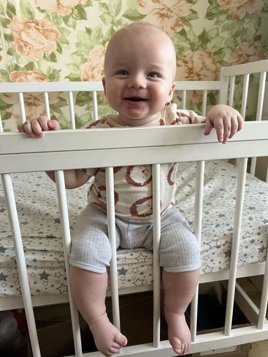 Ребенок 8 месяцев не встает на ножки