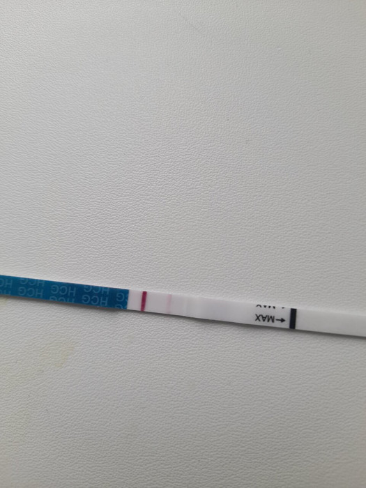 Менструация прошла 2 дня назад, а тесты показывают бледные полоски