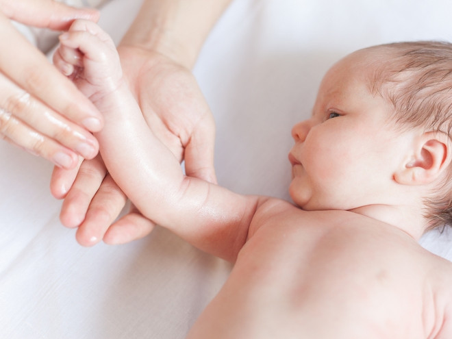 почему у новорожденного шелушится кожа