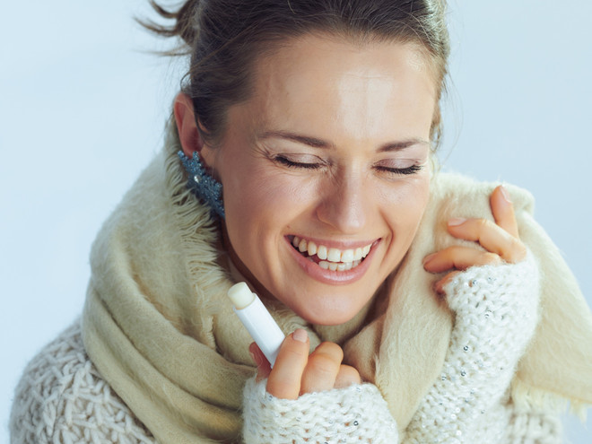 Зимний уход: 8 способов спасти губы, потрескавшиеся от холода и ветра