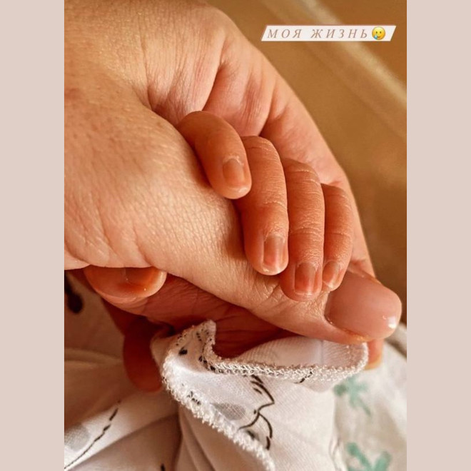 Дедушка счастлив: сестра Жанны Фриске показала, как ее отец проводит время с новорожденной внучкой