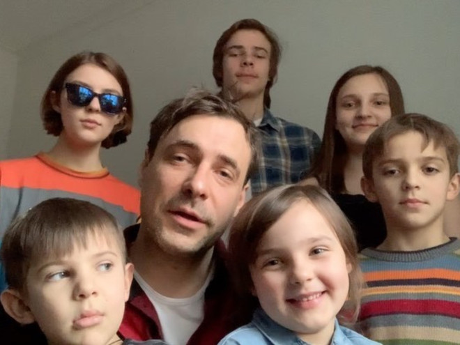 «Любой мой ребенок – любимчик»: Евгений Цыганов впервые рассказал об увлечениях своих восьмерых детей
