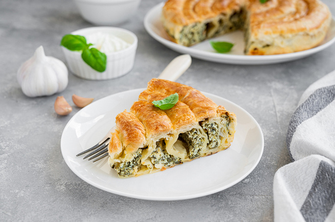 Спанакопита (греческий пирог со шпинатом и сыром)
