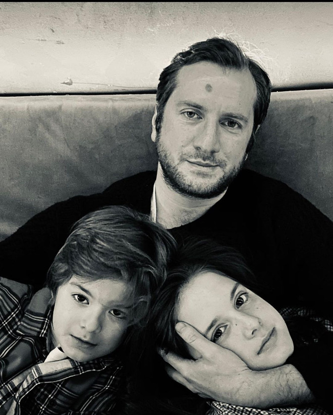 Семейный портрет: Резо Гигинеишвили показал, что ему подарили младшие дети на день рождения