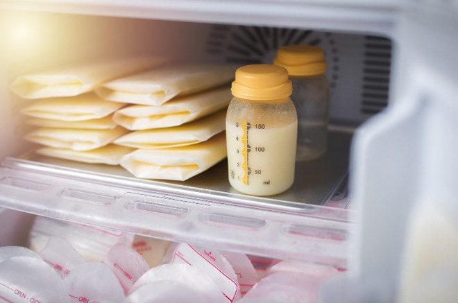 Как правильно заморозить грудное молоко