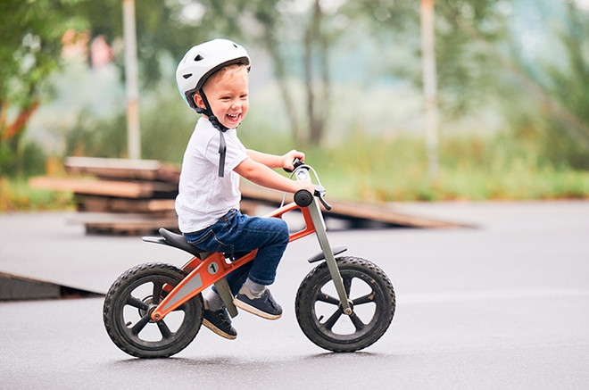 Выбираем колесный транспорт малышу: от рождения до школы