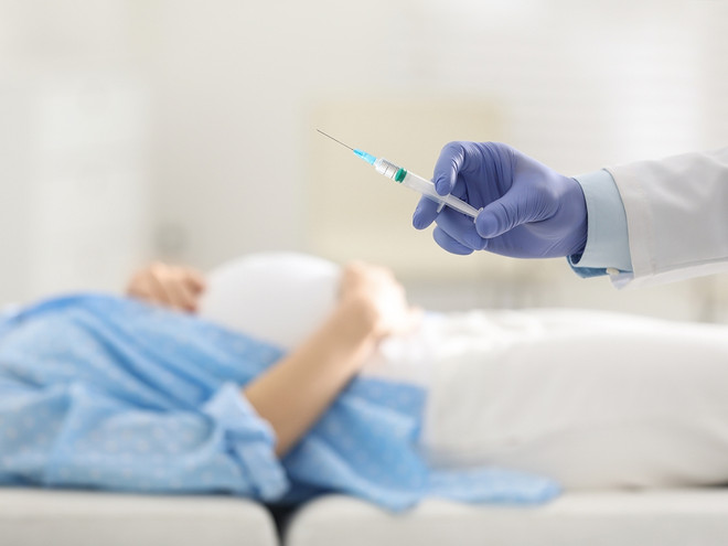 Важно: эксперты рассказали, как и когда лучше всего вакцинироваться от COVID-19 беременным