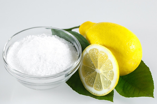 Как убрать запах из холодильника с помощью лимонной кислоты