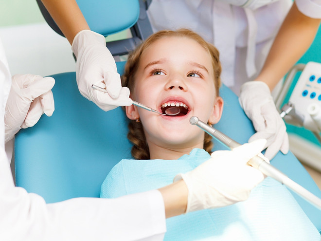 Замечали у ребенка? Эксперт перечислил стоматологические проблемы у детей в разном возрасте