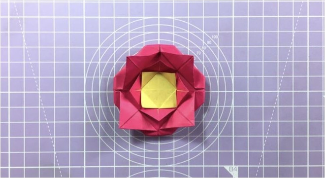 Плоская роза в технике оригами