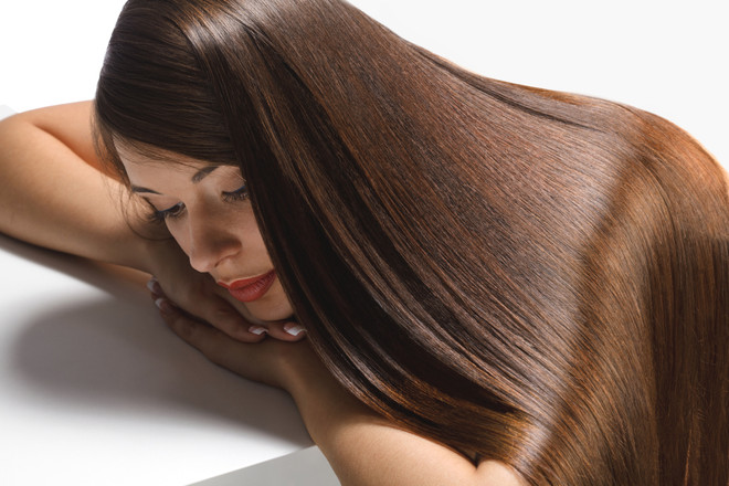 Очень наглядно: как за секунды превратить секущиеся волосы в гладкие и шелковистые