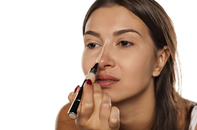Как визуально уменьшить нос с помощью прически и макияжа