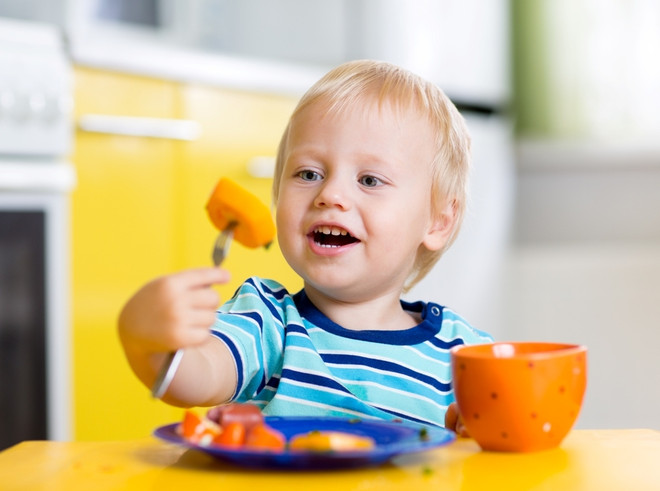 Как приучить ребенка к твердой пище и избежать ошибок