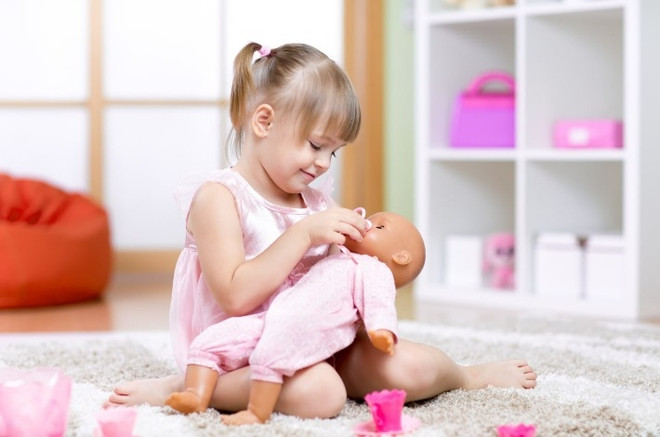 Игра дочки-матери – отличный способ не только весело, но и с пользой провести время. 