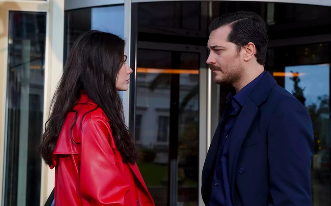Сериал «Мечта Эшрефа» с Чагатаем Улусоем и Демет Оздемир