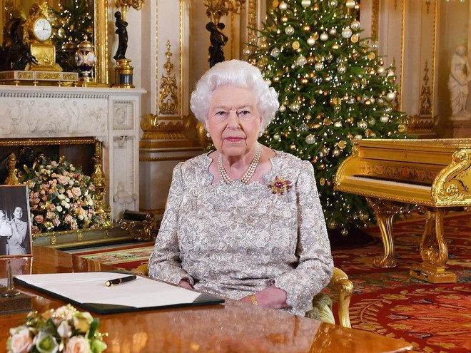 Скромные, смущенные, красивые: рождественский дебют принцессы Дианы и других королевских персон