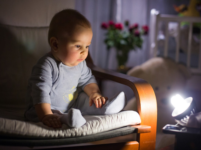 10 причин: почему малыш просыпается ночью и как улучшить его сон