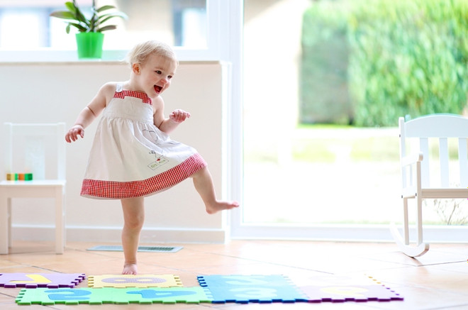 Как научить ребенка прыгать на одной ноге