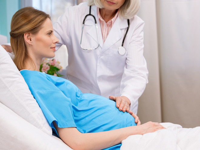 Постоянный озноб: эксперт объяснил, почему беременные женщины часто мерзнут