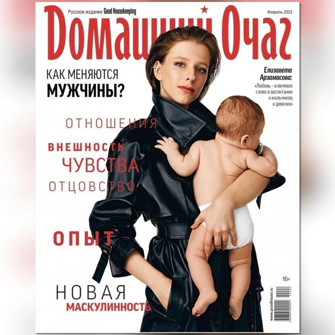 «Как может, как умеет»: Елизавета Арзамасова сняла на видео, как пополз ее 7-месячный сын