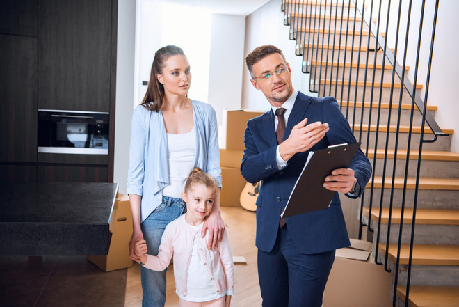 А есть ли муж, жена, дети? Как сделки со «вторичкой» на рынке недвижимости стали более рискованными
