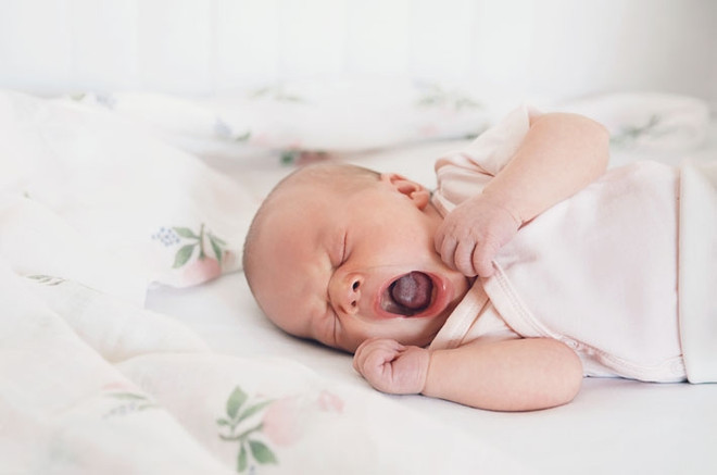 Почему ребенок плачет во сне, причины тревожности, рекомендации