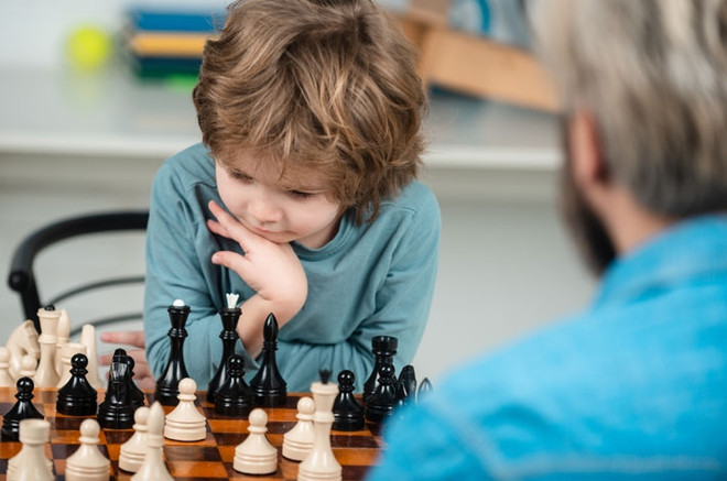 как научить ребенка играть в шахматы поэтапно