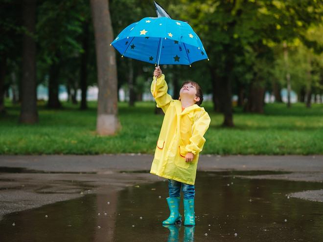 Как одевать ребенка в мае: эксперты рассказали о причудах погоды в конце весны